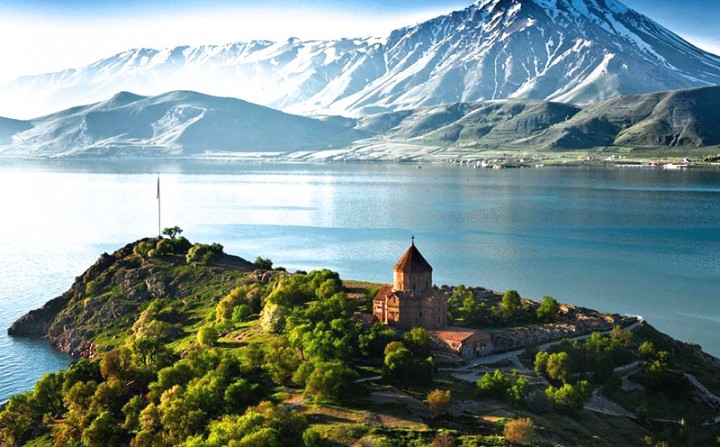 TSAKHKADZOR, KECHARIS…